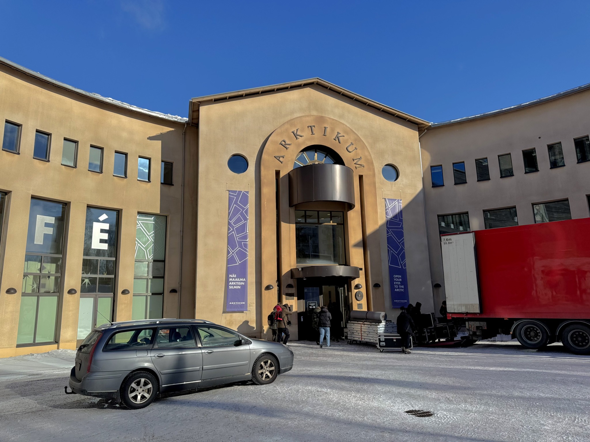 Der Eingang zum Museum "Arktikum"