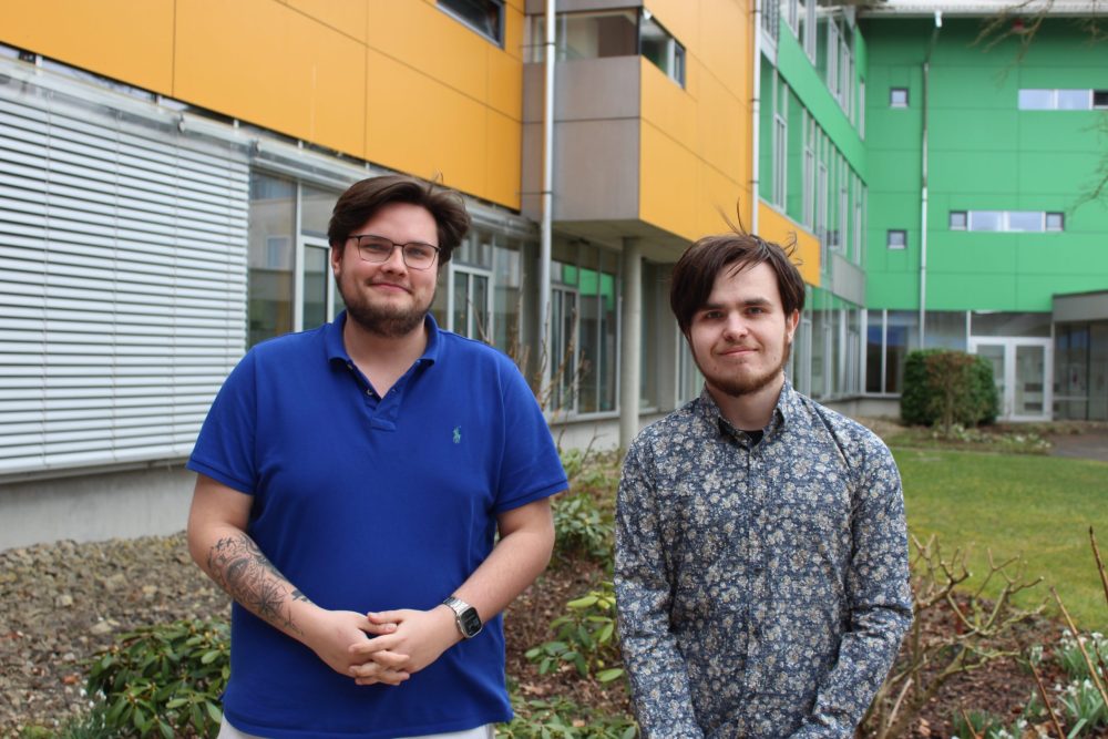 auf dem Foto sind Schülersprecher Dylan und sein Stellvertreter Noah-Sebastian zu sehen
