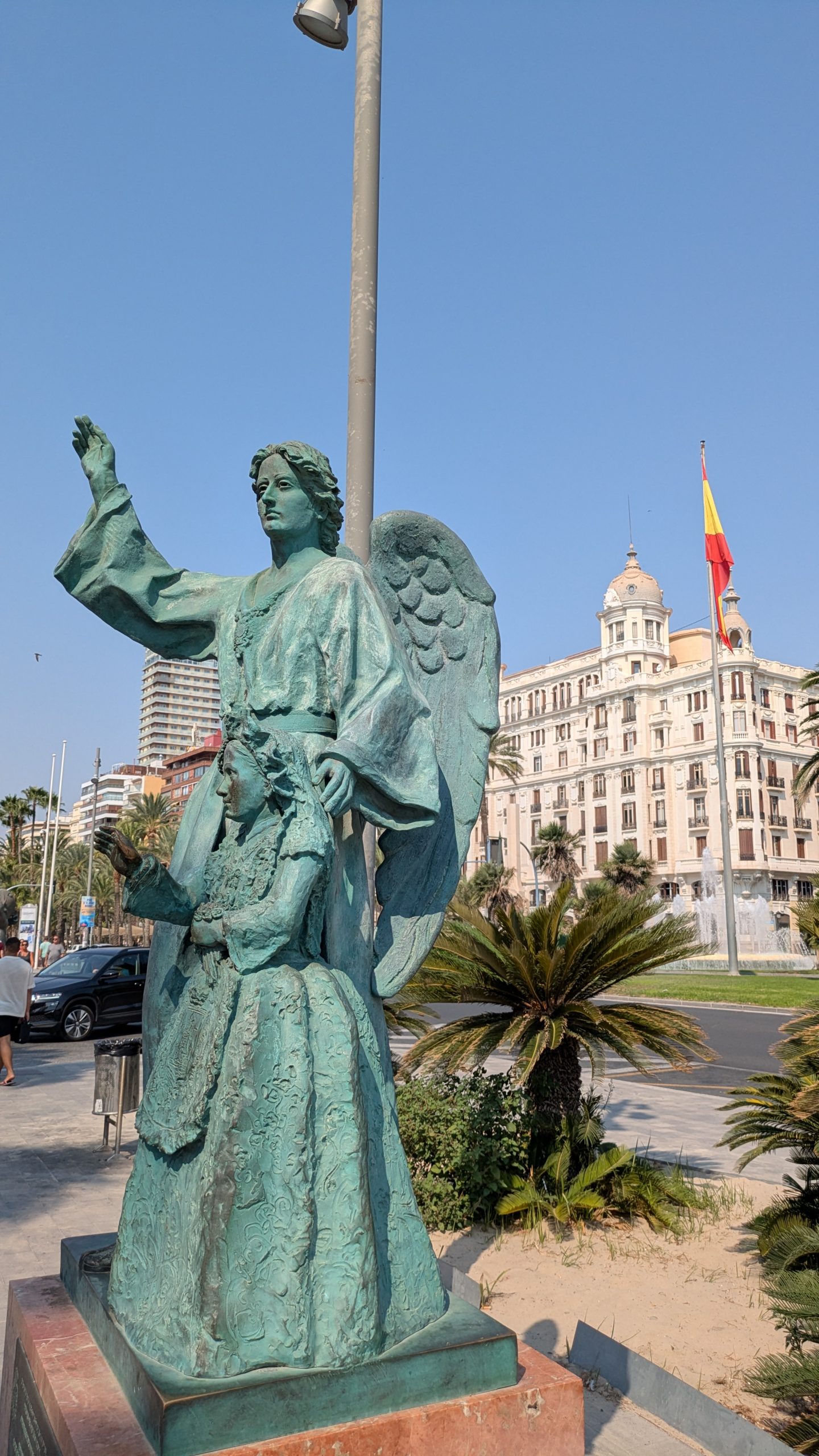 Das Monumento a las Victimas del Bombardeo de Alicante