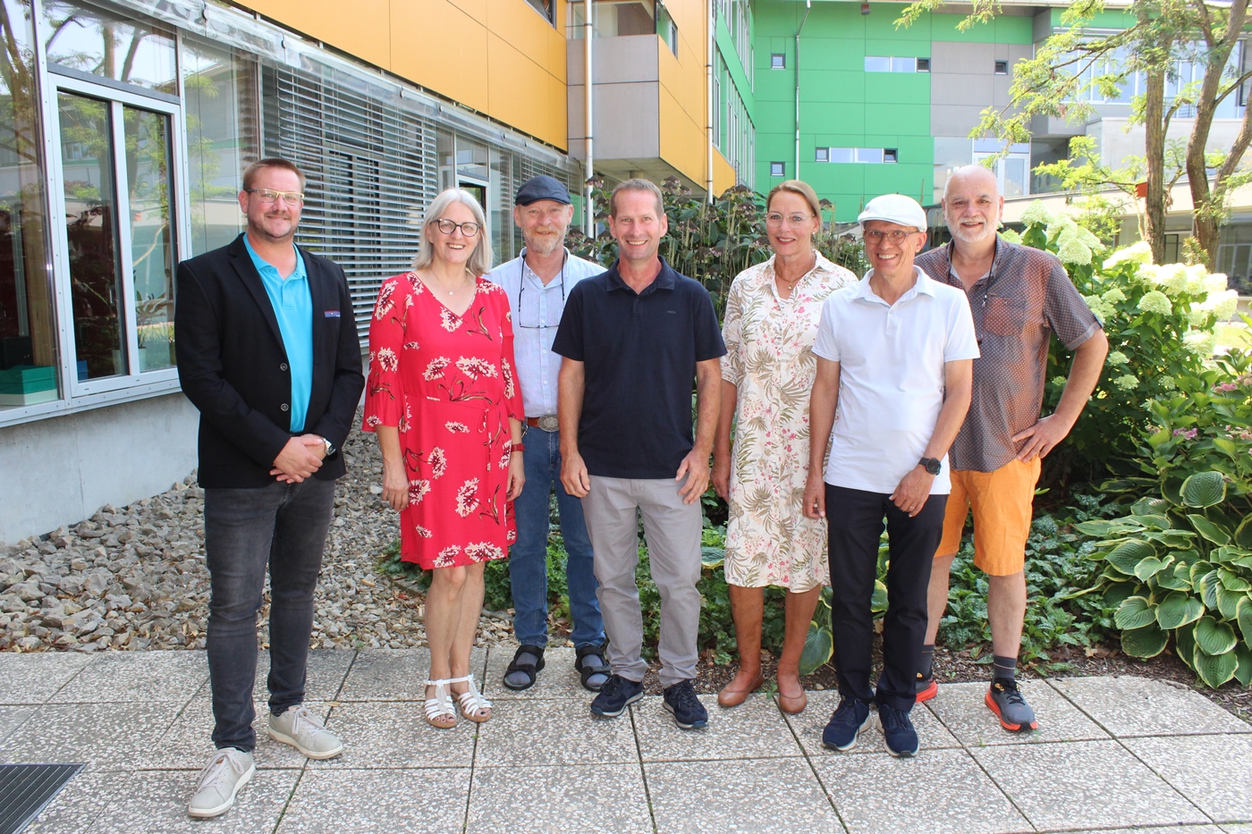 Das Foto zeigt die Jubilarinnen und Jubilare mit Personalleiter Christian Kaspari