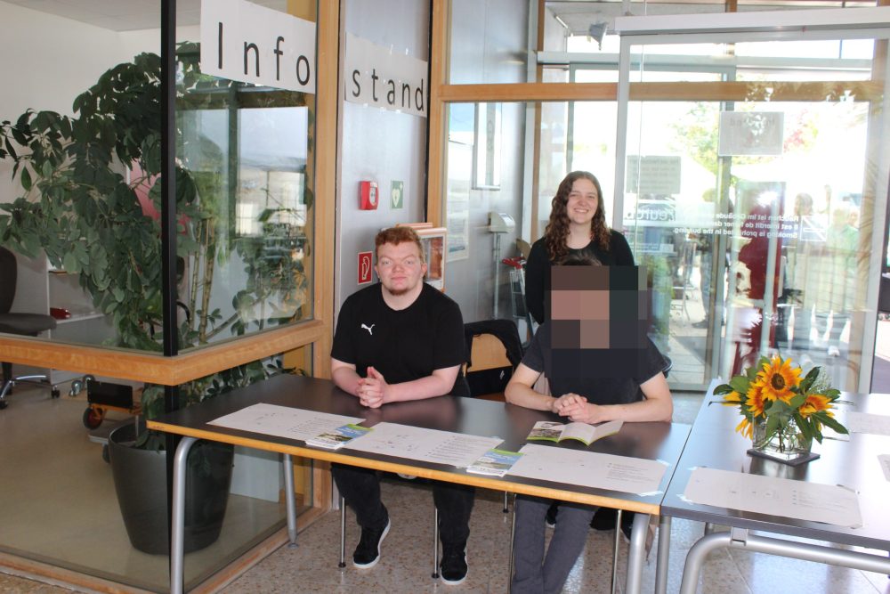 Unsere Auszubildenden am Infostand