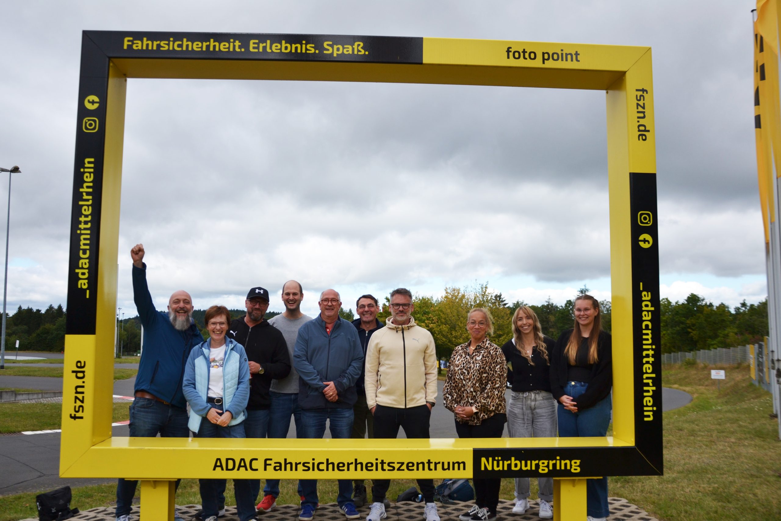 Teilnehmende des Fahrsicherheitstrainings: Andreas B., Claudia, Jörg, Maximilian, Hans-Ulrich, Andreas P., Michael, Katharina, Ann-Kathrin und Josephine E.