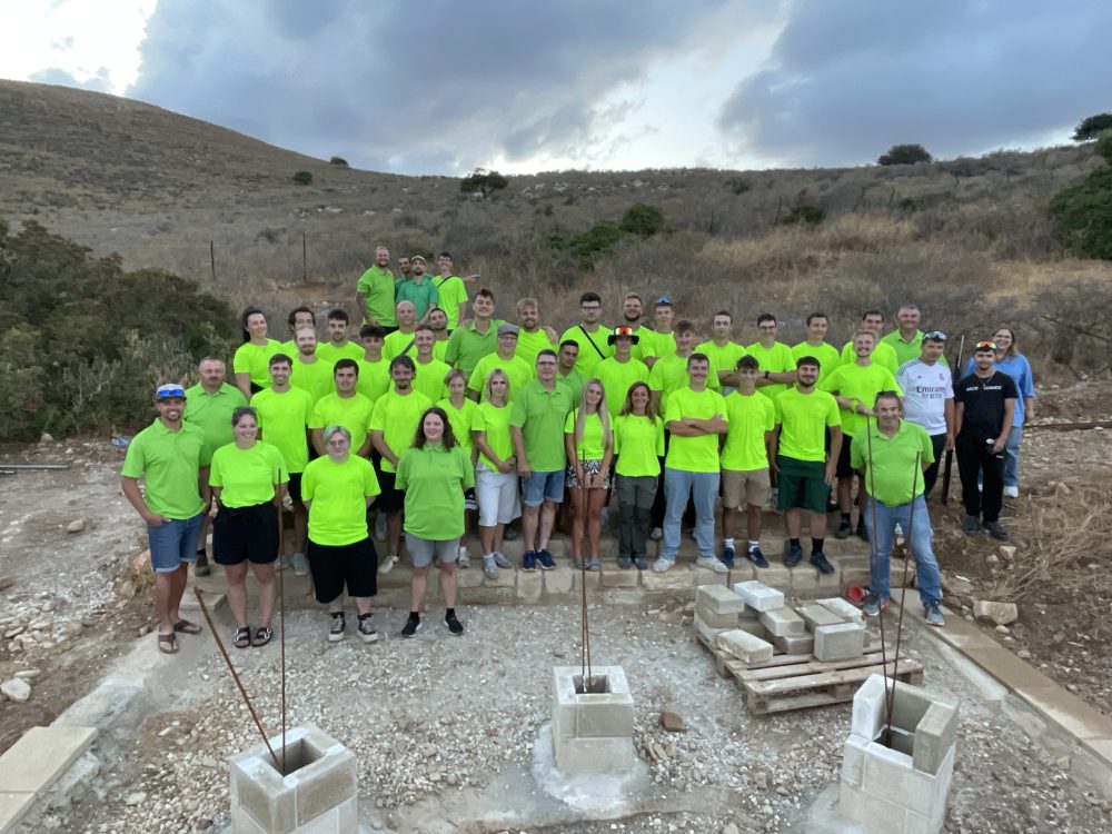 Die gesamte Gruppe des ersten Flows bei der Übergabe der Baustelle an die nachfolgende Gruppe