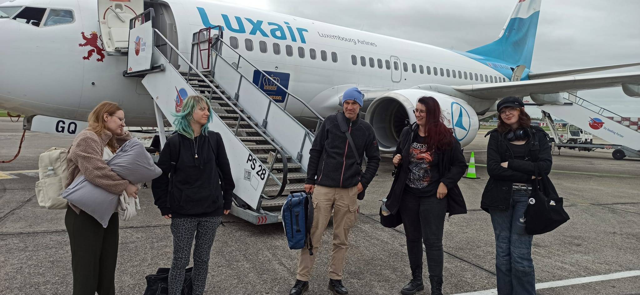 Unsere Gruppe vor dem Flugzeug