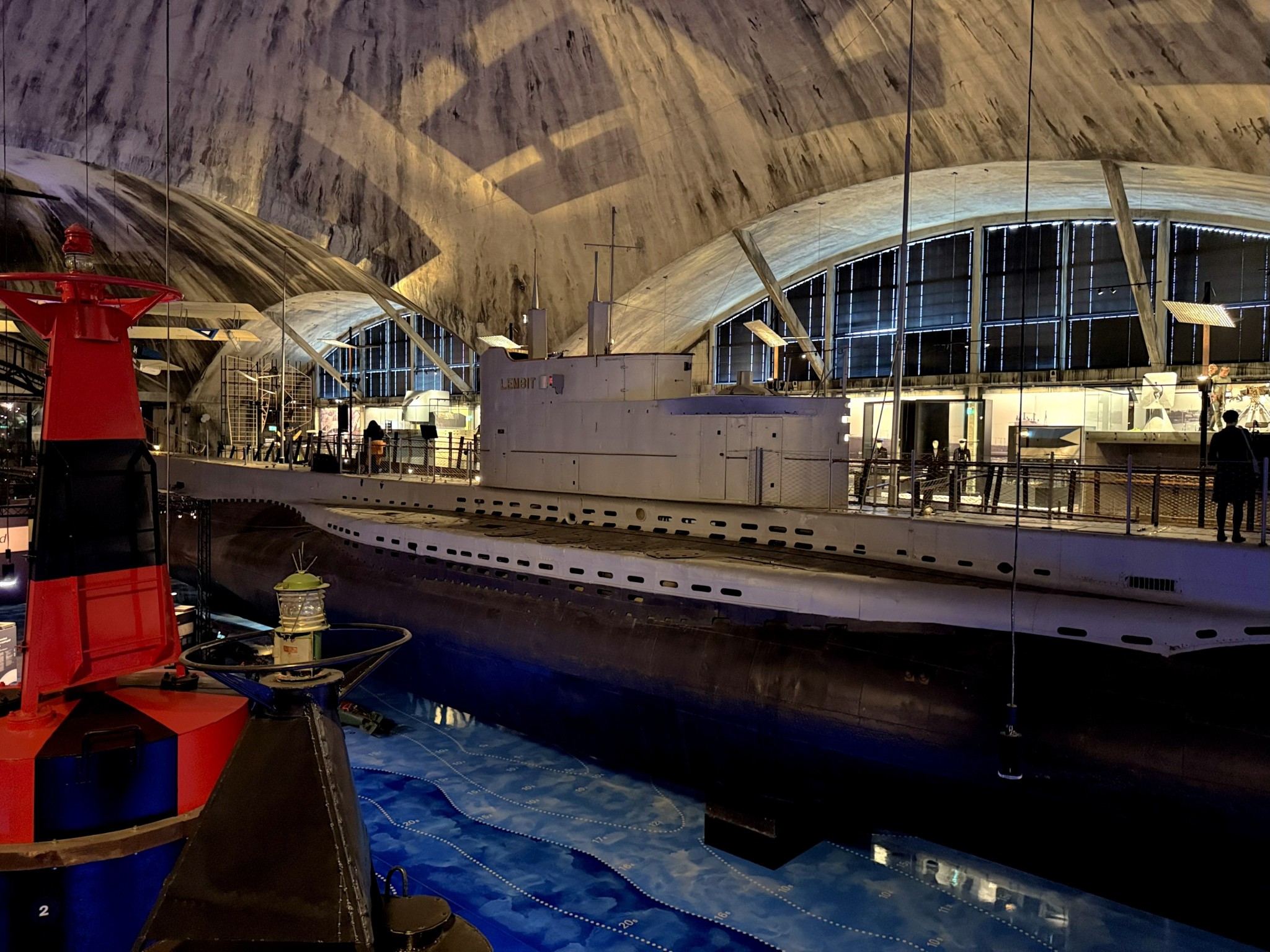 das Estonian Maritime Museum im Seaplane Harbour mit einem echten U-Boot