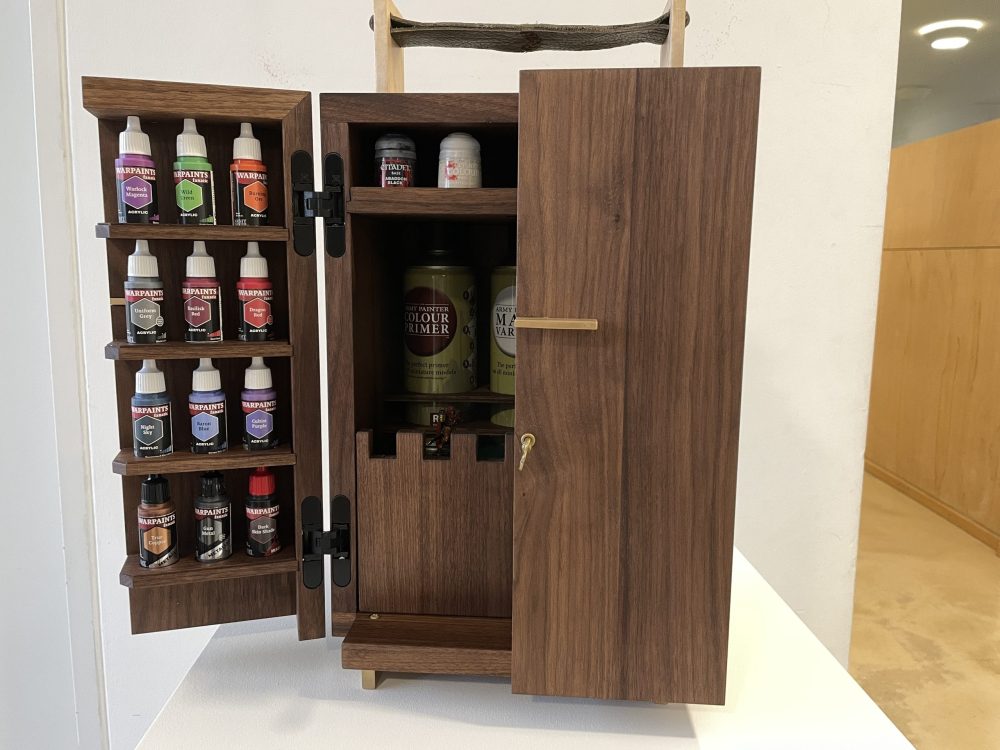 Das Gesellenstück, halb geöffnet