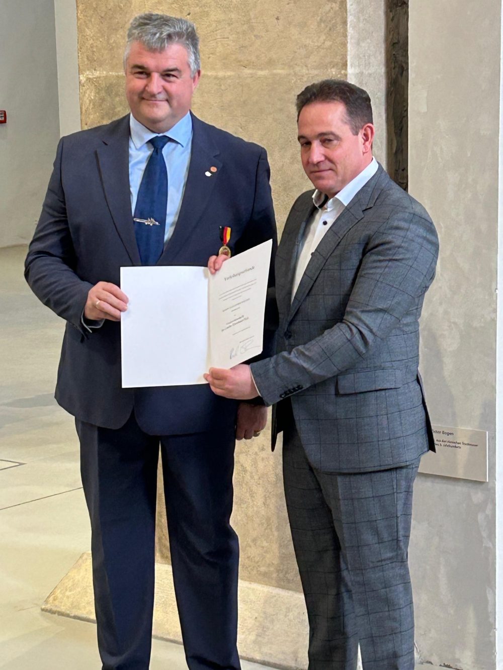Alexander Kreisel (links) und SGD Süd-Präsident Prof. Dr. Hannes Kopf (Foto: SGD Süd)