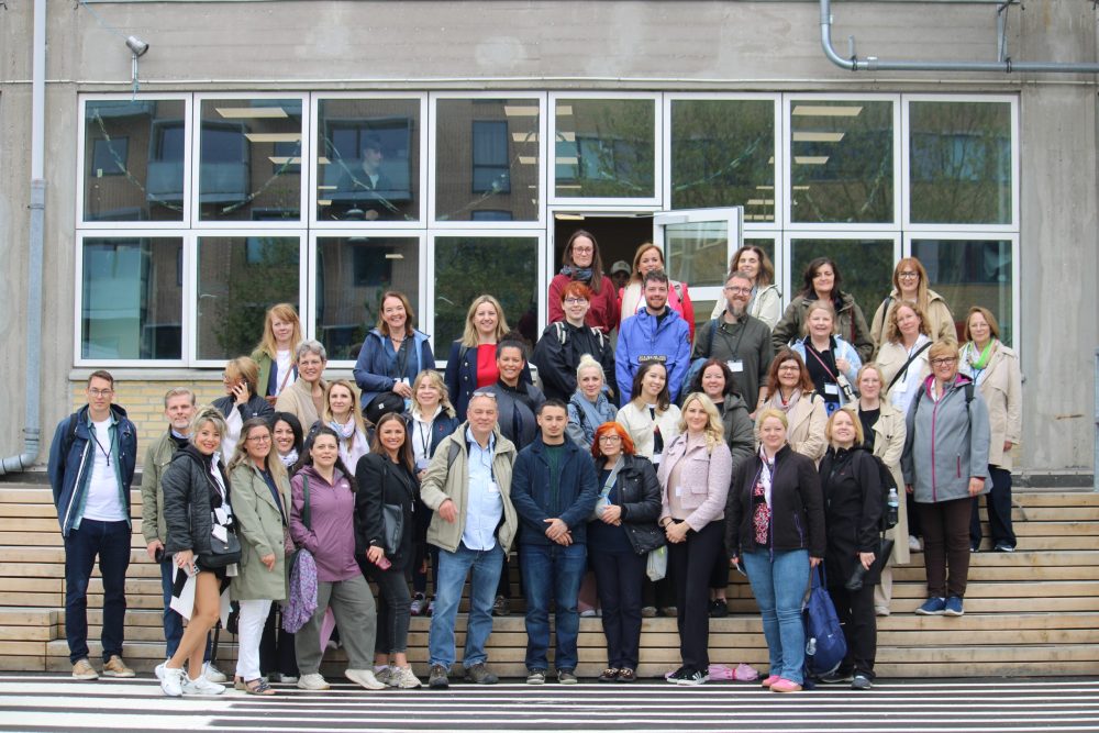 Gruppenfoto aller Teilnehmenden an dem Kontaktseminar