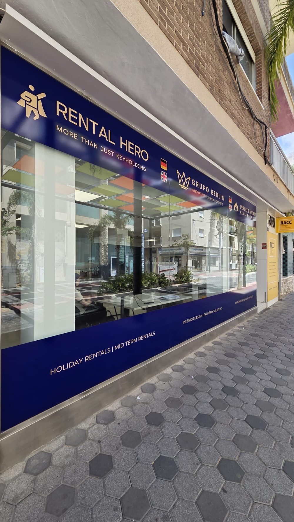 Frontansicht von "Rental Hero"