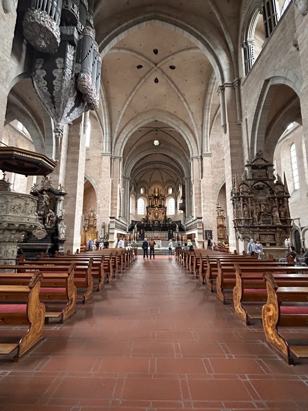 Der Trierer Dom von innen