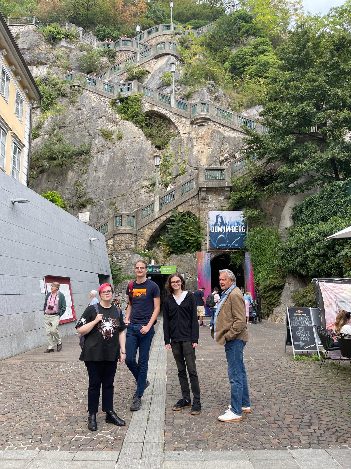 Unsere Praktikant*innen Thalia, Ben und Hendrik mit Betreuer Stefan
