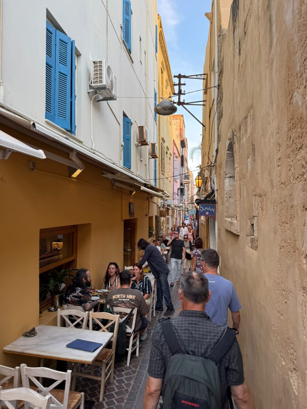 Eine schmale Gasse in Chania