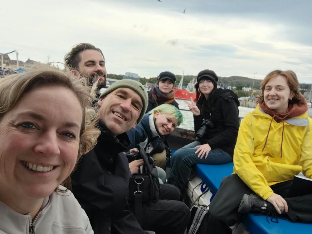 unsere Gruppe unterwegs nach Howth auf einem Boot